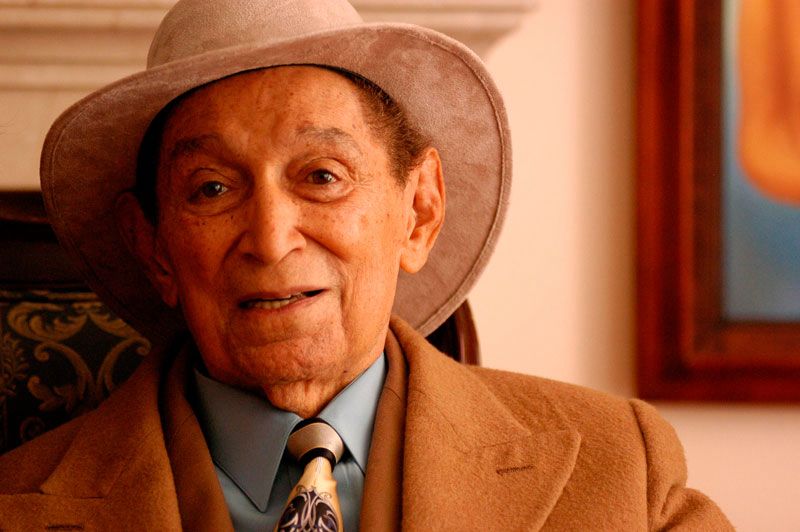 Shakira hace referencia a Rafael Escalona y al vallenato en su canción Algo tú