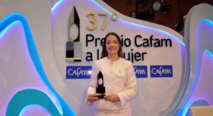Julieth Peraza lleva el vallenato social al escenario nacional y recibe el reconocimiento Mujer Cafam Cesar 2026