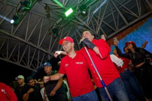 Con vallenato y caravanas, San Diego fue escenario del cierre de campaña de Mello Castro y José Alfredo Gnecco