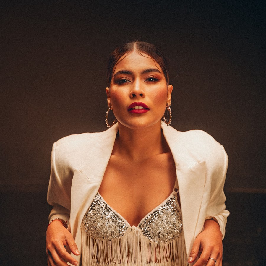 Karen Lizarazo, conocida como 'La patrona del vallenato'. Enamora al mundo con su 'Mancha morada'. FOTO: YOUTUBE.