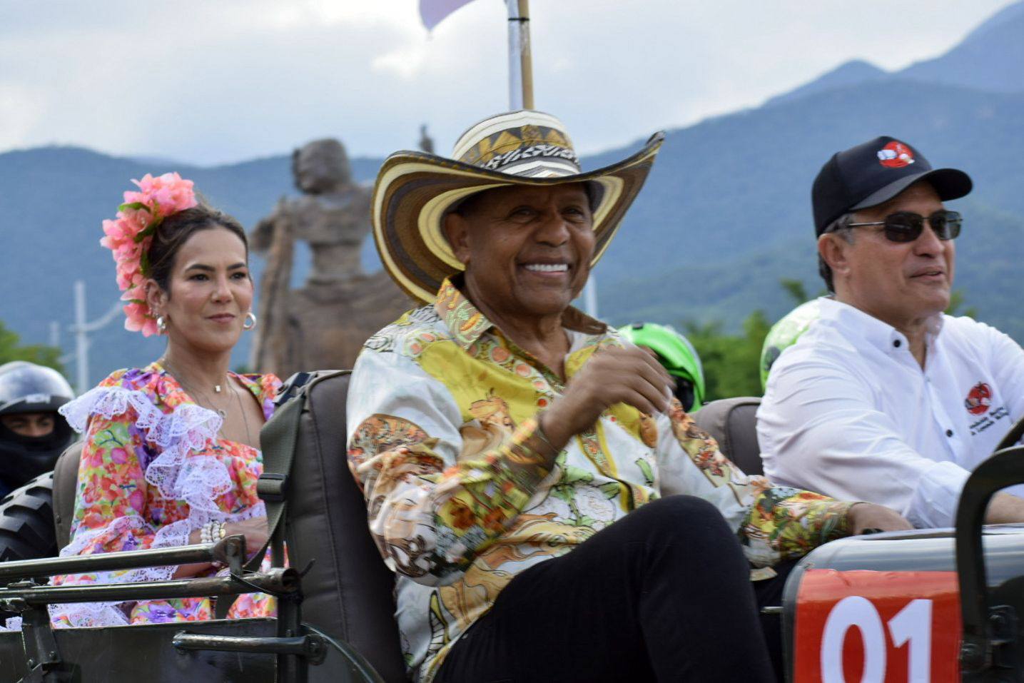 ¡El ‘Pollo Isra' puso a vibrar a Valledupar en el desfile de los Jeep Willys parranderos! El acordeonero Israel Romero fue ovacionado durante el desfile de Jeep Willys parranderos, abriendo la caravana y saludando con emoción a cientos de seguidores en las calles.