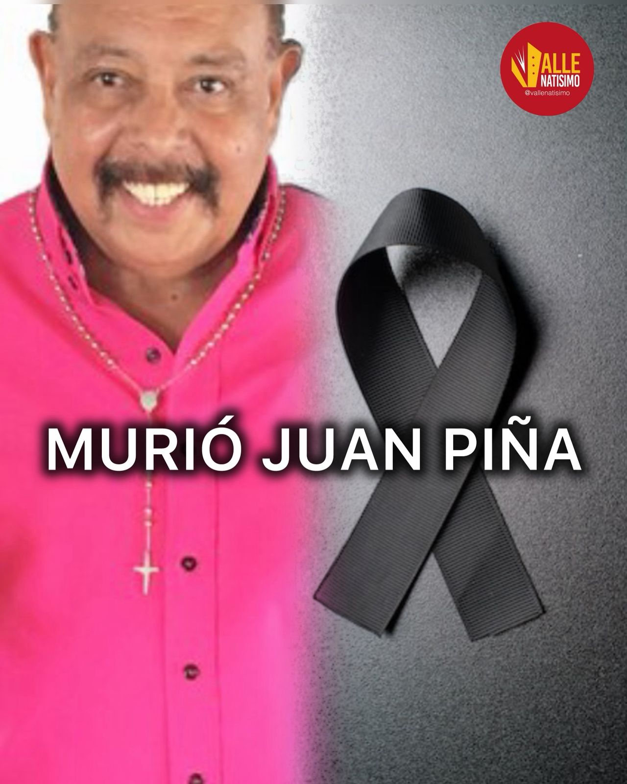 Imagen con un lazo negro de luto y el texto falso 'Murió Juan Piña' sobre una fotografía del cantante con camisa rosada, utilizada para desmentir rumores en redes sociales.
