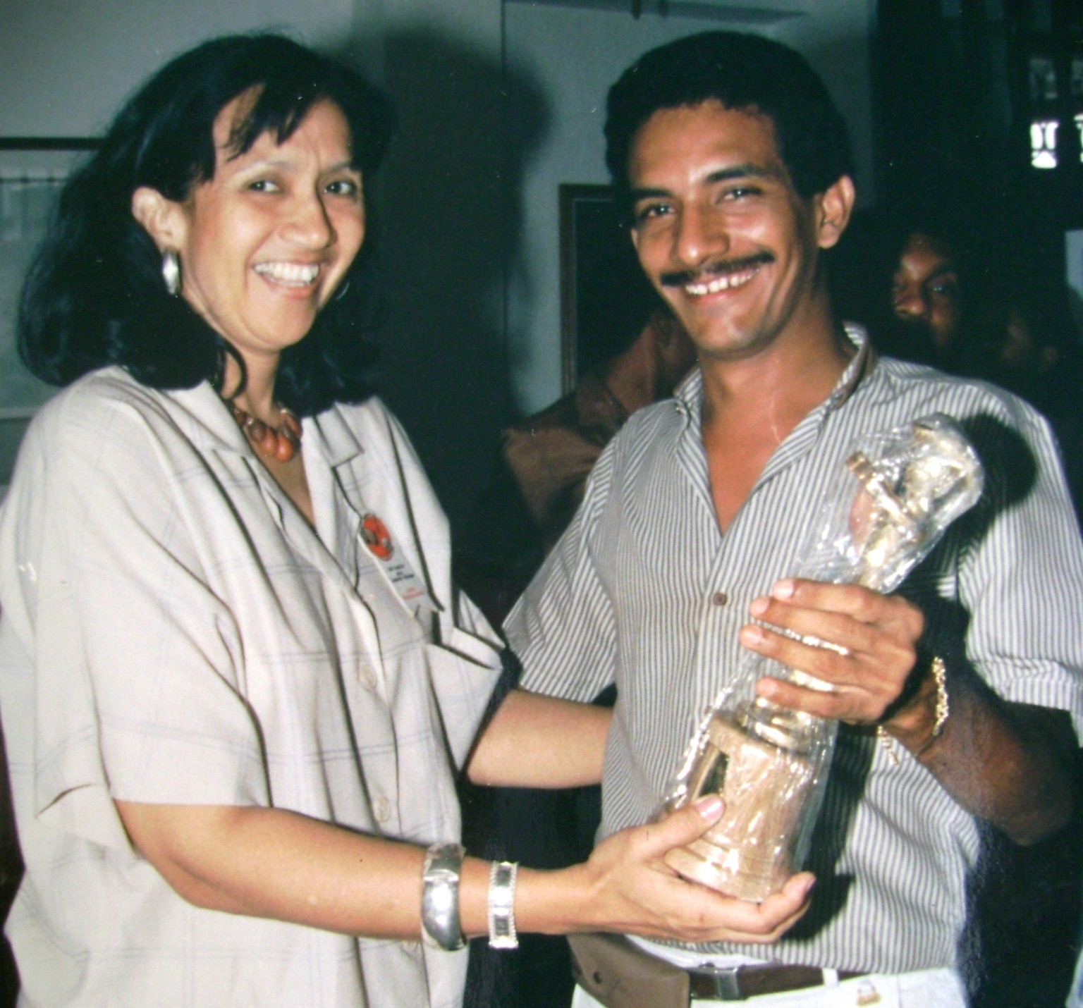 Rafael Manjarrez, autor de ‘Ausencia sentimental’, canción que cumple 40 años como himno del vallenato. Imagen creada con IA por Vallenatísimo.