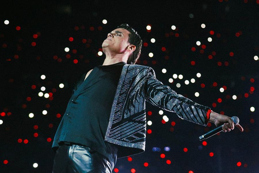 "Bogotá, aquí está tu hijo", exclamó el artista nacido en Urumita para saludar al público capitalino en su primera presentación en la ciudad en 22 años de carrera.