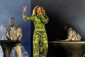 Shakira hizo historia en Copacabana: dos millones de personas cantaron con la barranquillera en Brasil