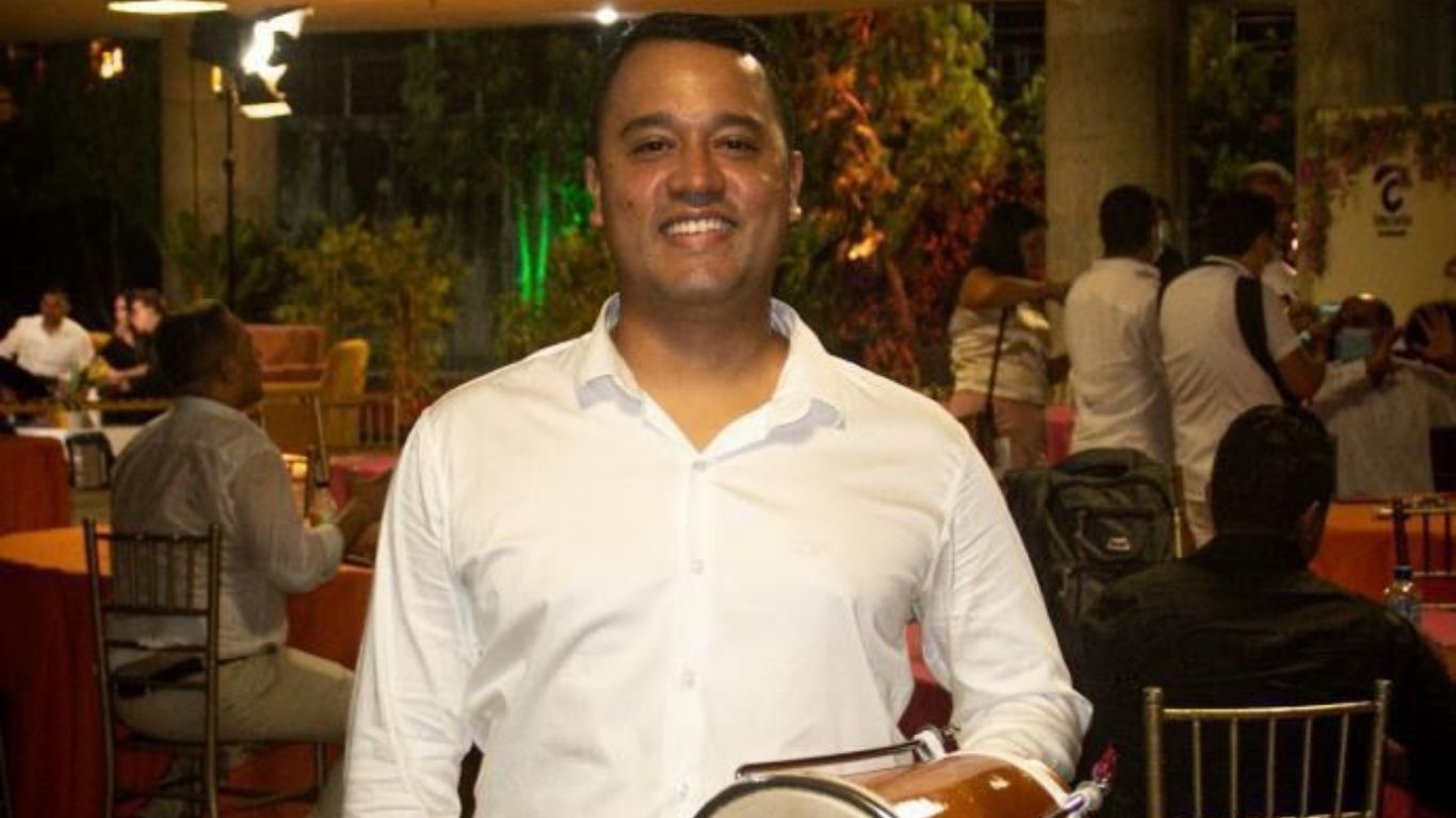 Juan de la Rosa, docente de la UPC reconocido por la Fundación Cultural Latin GRAMMY.