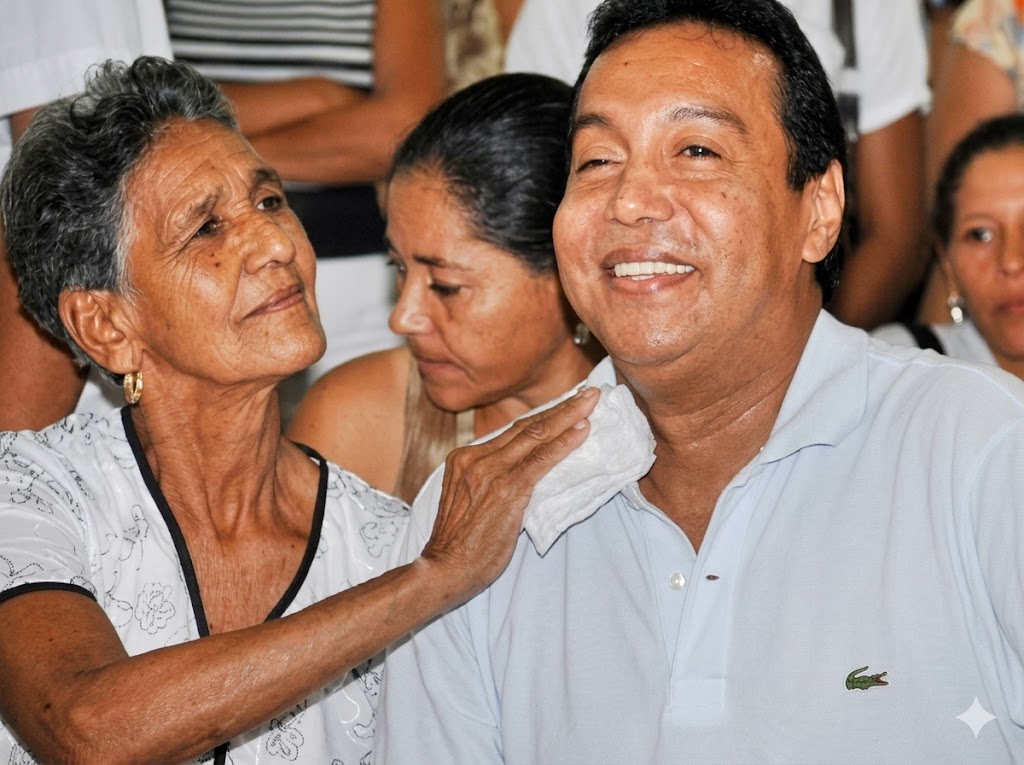 Diomedes Díaz sonriendo mientras su madre, Elvira Maestre ‘Mamá Vila’, le limpia el rostro, representando el amor maternal en las canciones vallenatas para el Día de la Madre.