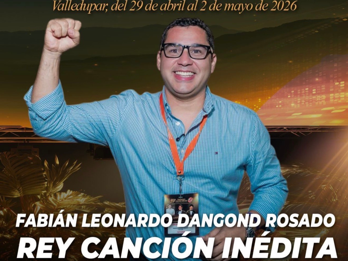 Fabián Leonardo Dangond Rosado celebrando su título como Rey de la Canción Inédita en el 59° Festival de la Leyenda Vallenata con su obra 'La huella del viento'.