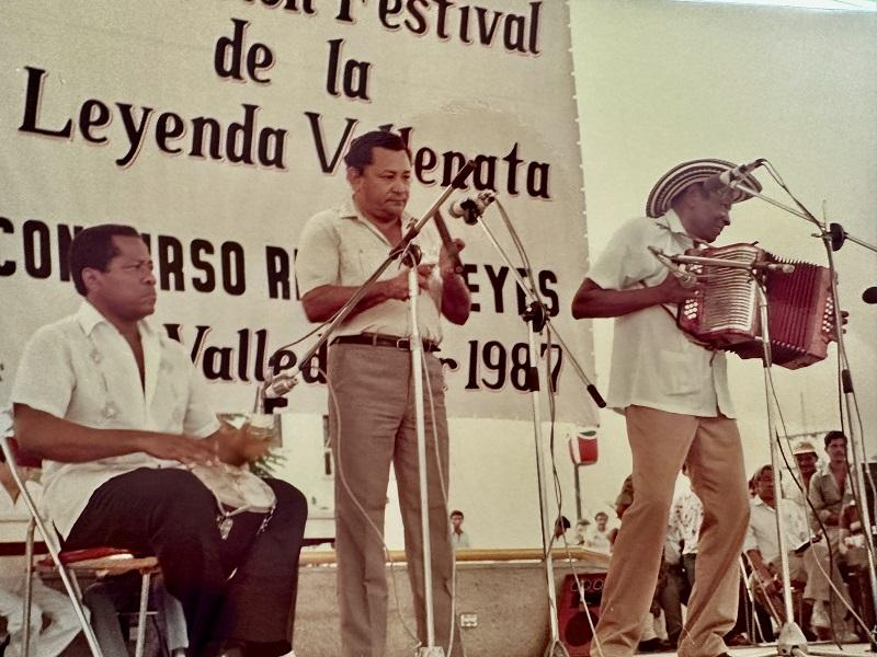 Competencia de acordeoneros durante la Fundación formal de la organización del Festival en 1987.