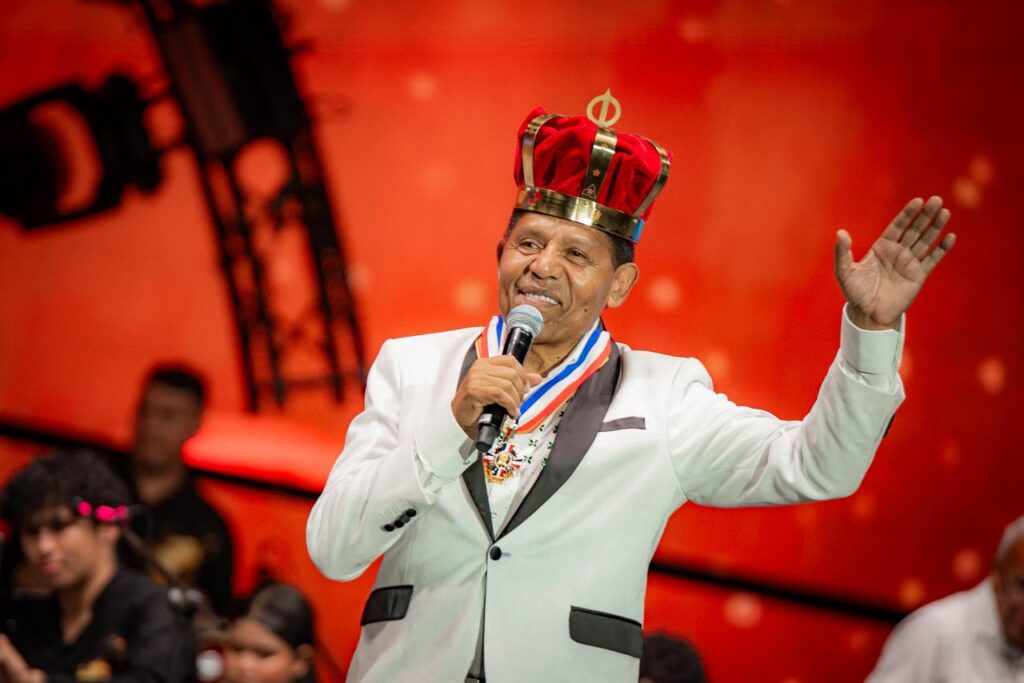 Israel Romero, durante el homenaje hecho por el Festival de La Leyenda Vallenata. 